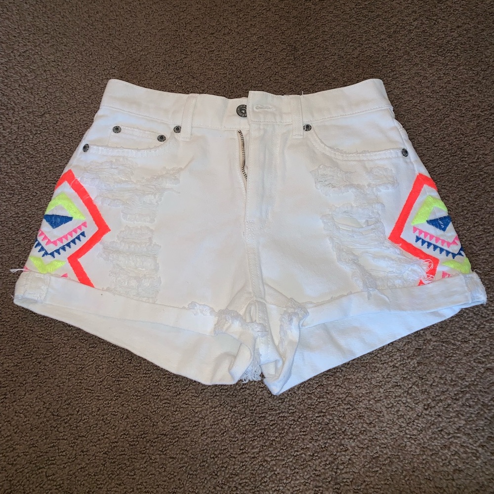 LF White Highwaisted Shorts